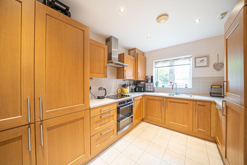 Property photo 2 of 24 Kitchen/Breakfast Room