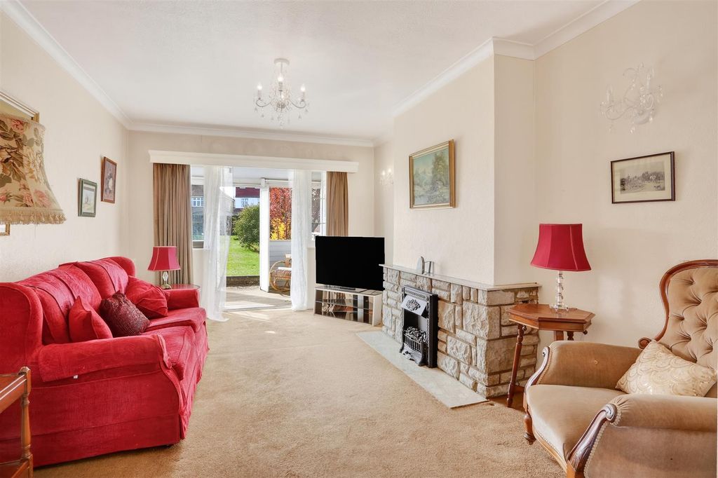 Property photo 2 of 19 1672715916 - 21 Milton Avenue, Sm1 - 12.Jpg