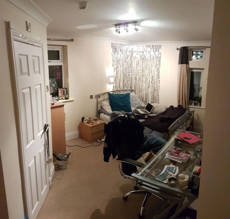 Property photo 1 of 15 Cozy Single Bedroom Featuring A Practical Desk And...