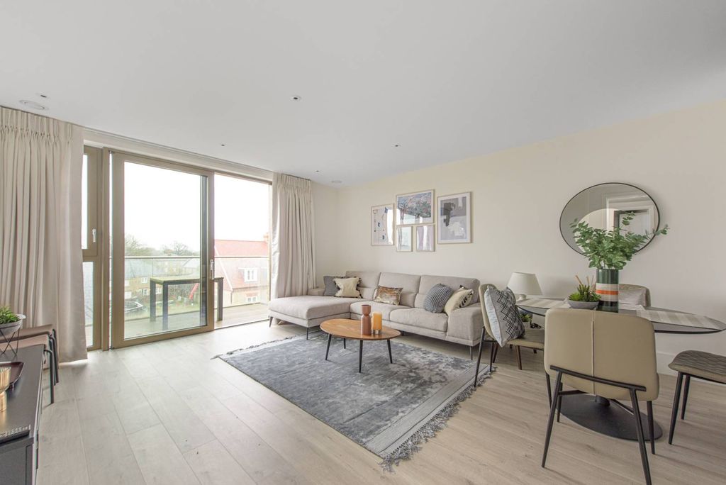 Property photo 2 of 21