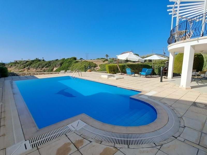Property photo 2 of 25 3-Bedroom Villa + 4m x 8m Swimming Pool + Walking Distance To The Beach + Central Heating System Image No 2