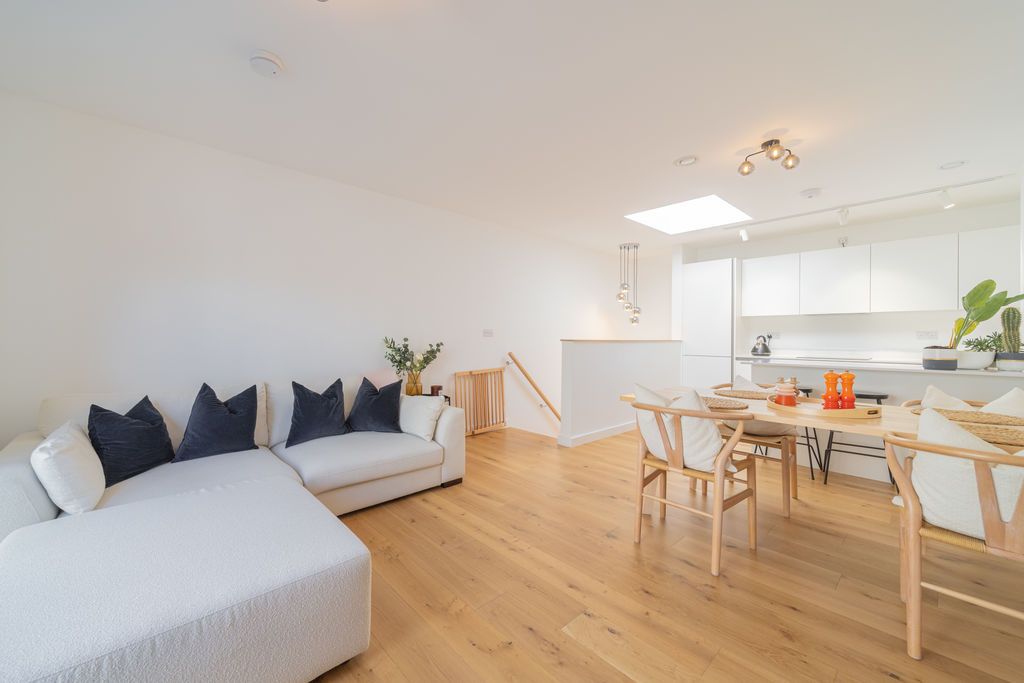 Property photo 3 of 27 Open Plan Living / Dining