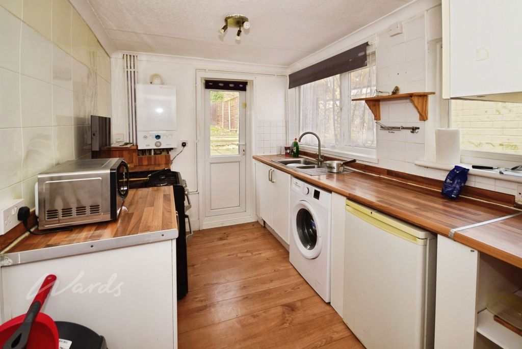 Property photo 2 of 8 Dale Kitchen