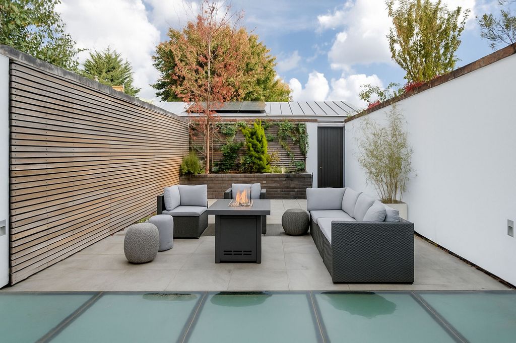 Property photo 2 of 22