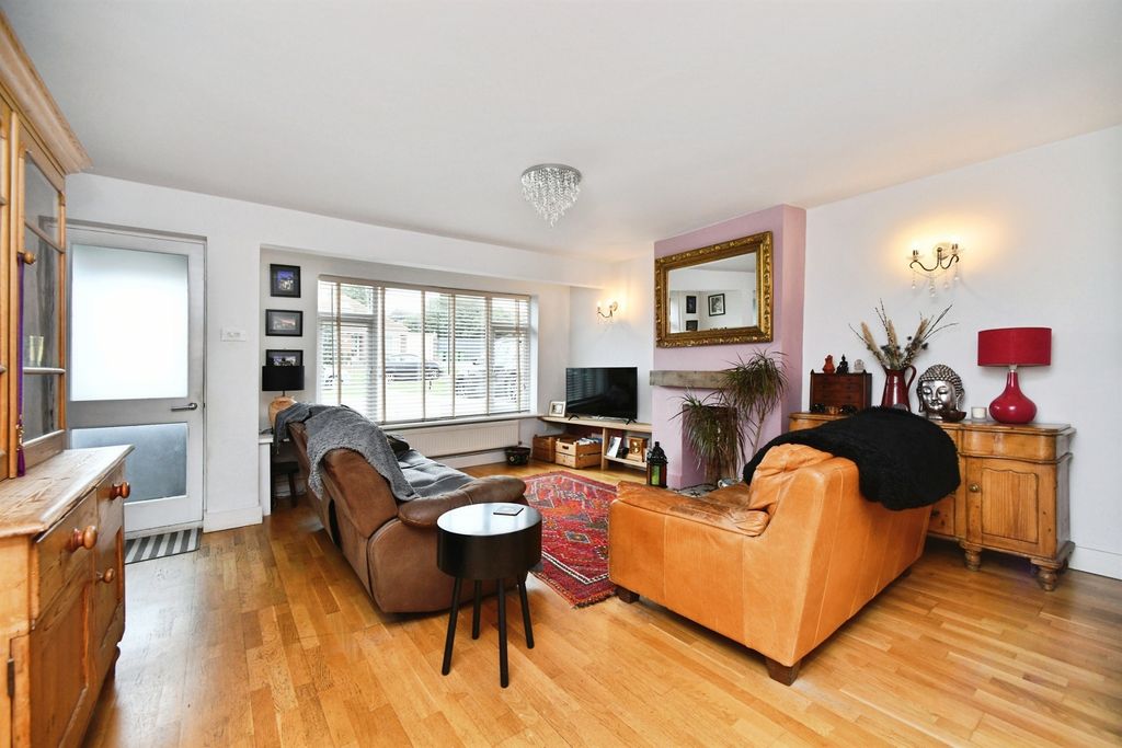 Property photo 3 of 24