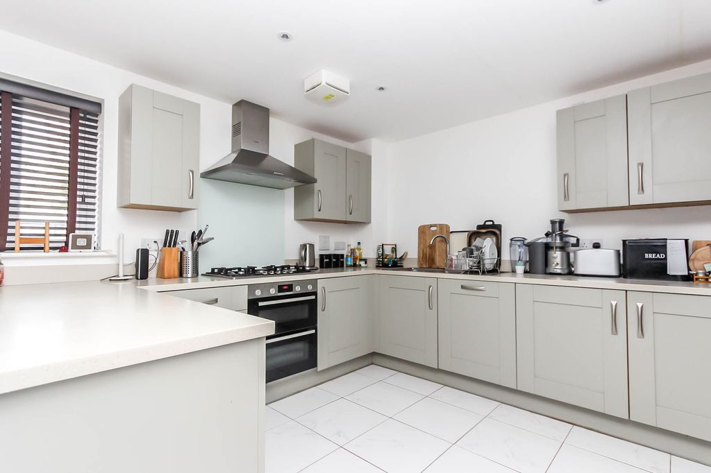 Property photo 3 of 15 Kitchen Area