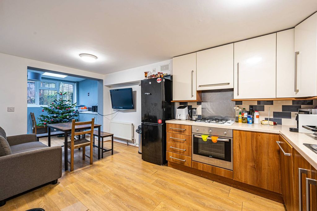 Property photo 2 of 7