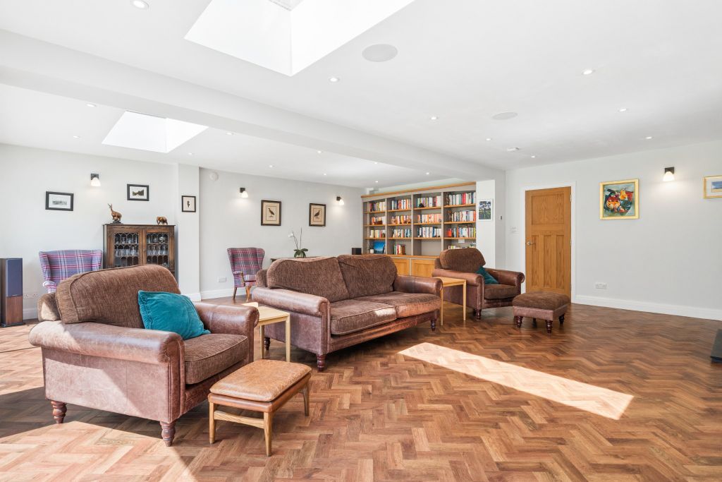 Property photo 3 of 18