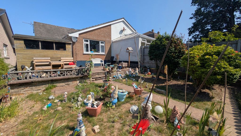 Property photo 2 of 17 Garden (2)