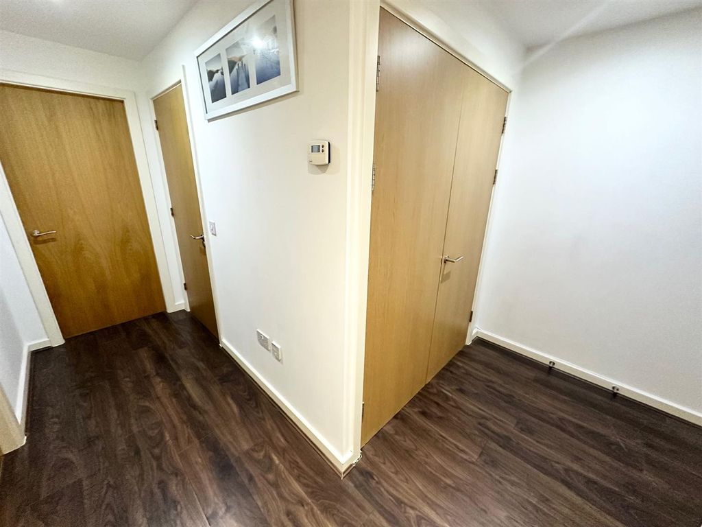 Property photo 2 of 16 Hallway