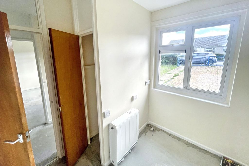 Property photo 2 of 14 107 Parklands, Malmesbury, Wiltshire, Sn16 0Ql