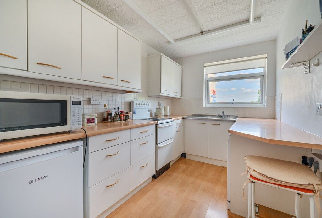 Property photo 3 of 13 1300745-10-683Dbc...