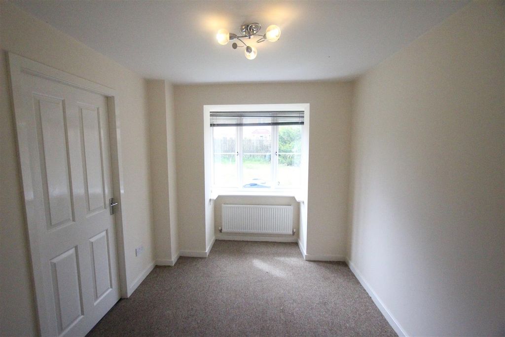 Property photo 3 of 8 Dining Room