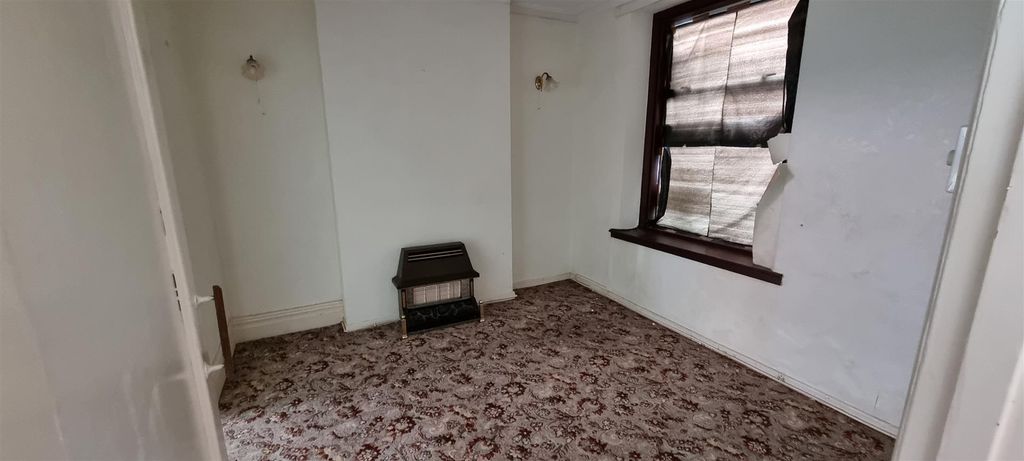 Property photo 3 of 16 Living Room