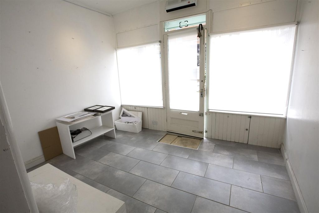 Property photo 3 of 12 4248 Shop Internal Frontage.Jpg