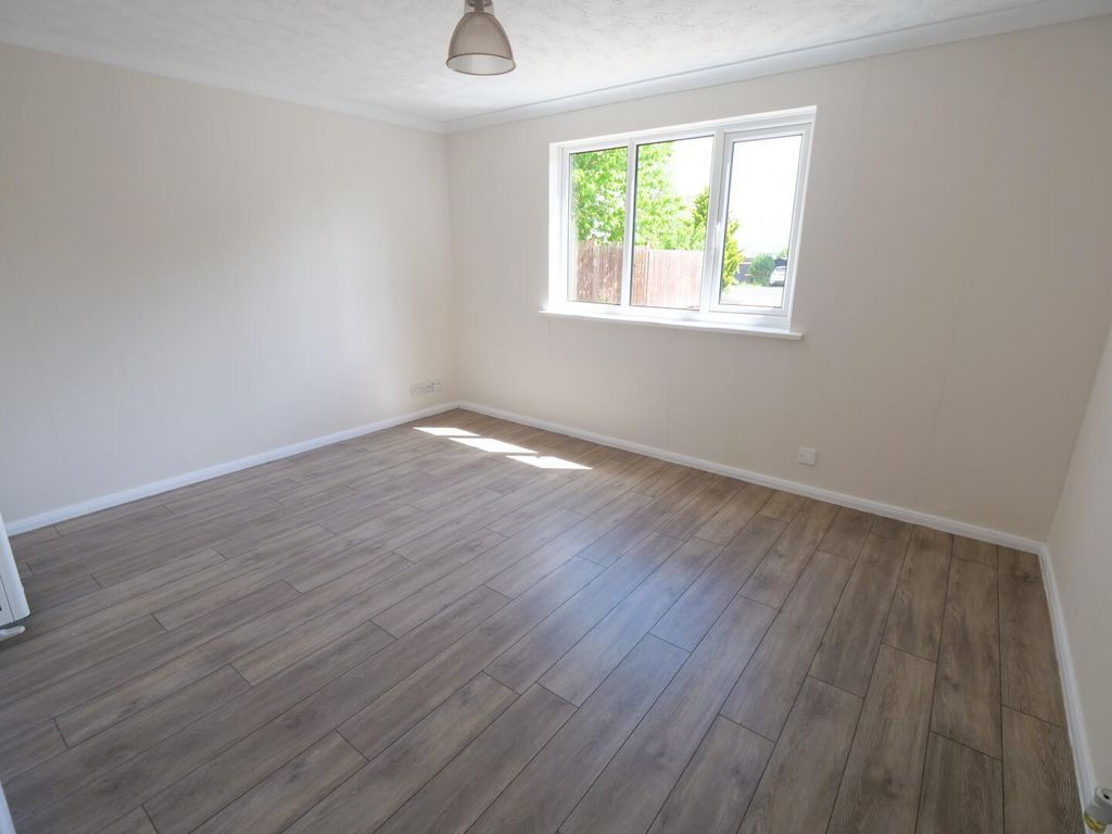 Property photo 3 of 5 Living Room
