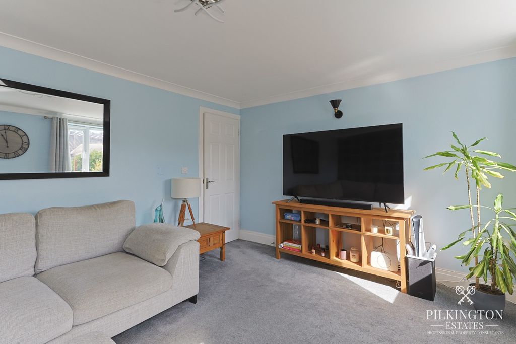 Property photo 3 of 13 5550544
