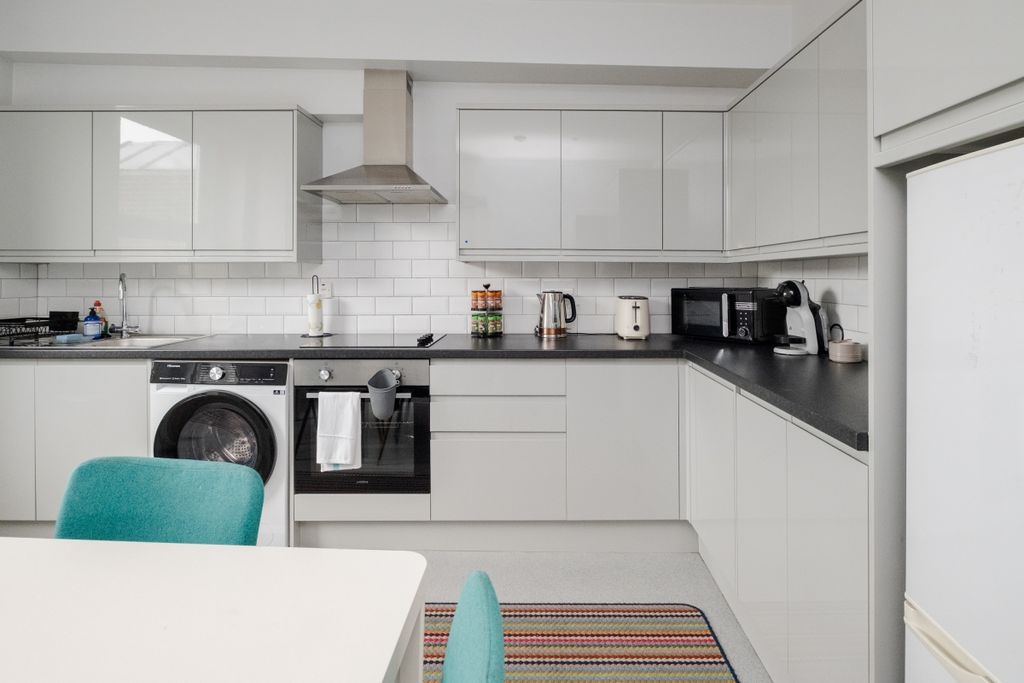 Property photo 3 of 13 Upper Street
