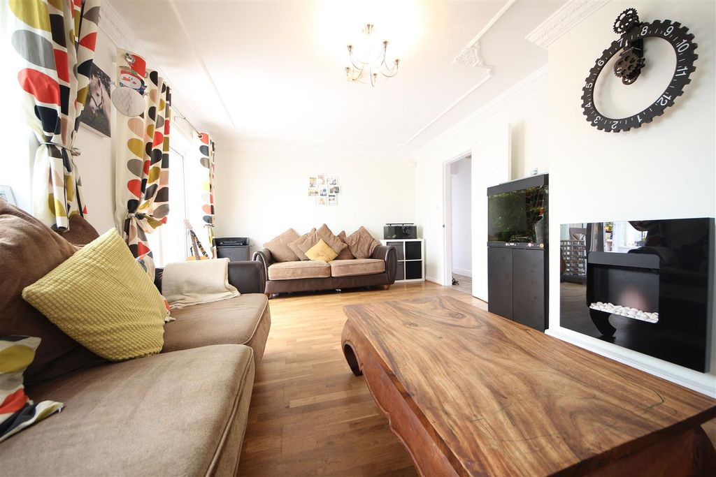 Property photo 3 of 21 Lounge/Dining Room