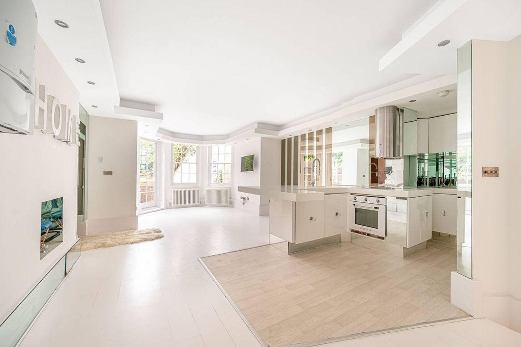 Property photo 2 of 10