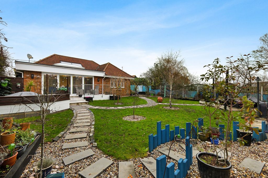 Property photo 3 of 27