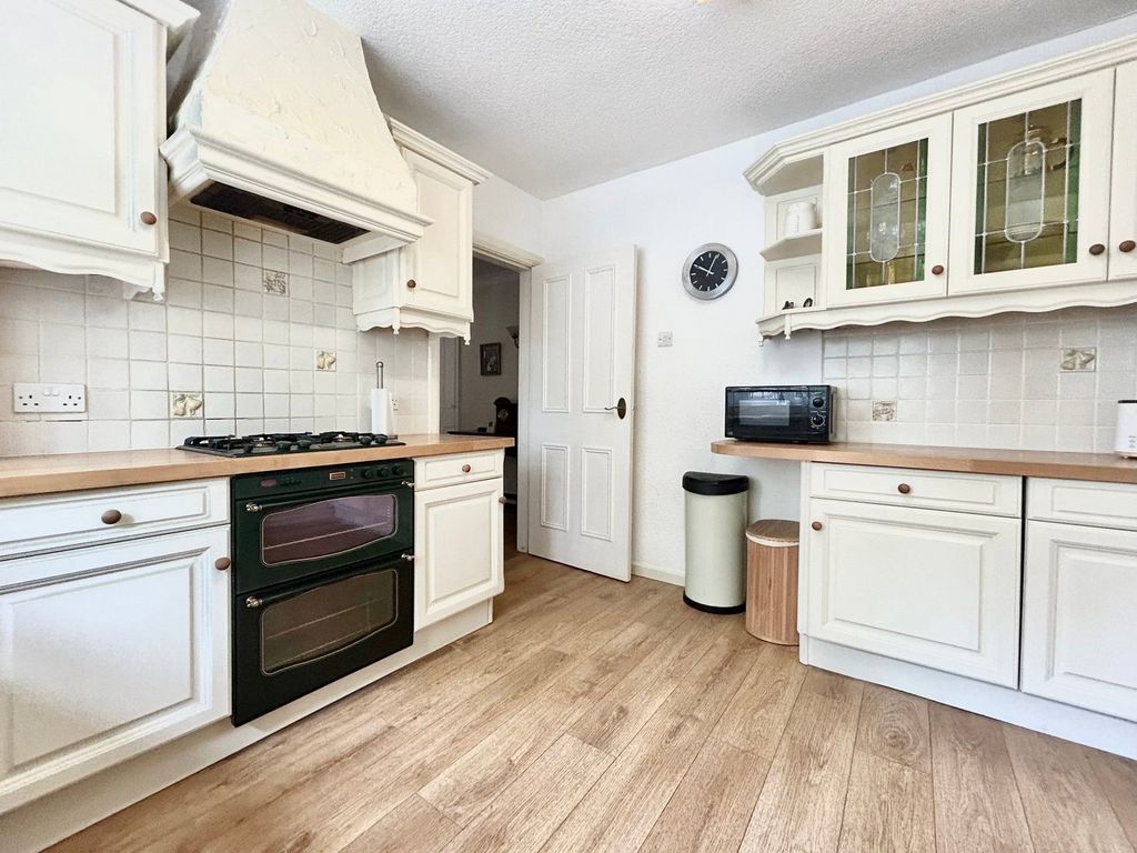 Property photo 3 of 34