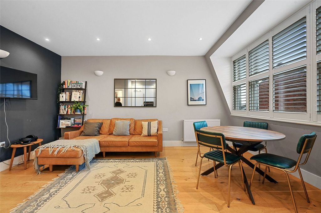 Property photo 3 of 7 Newark Street, E1