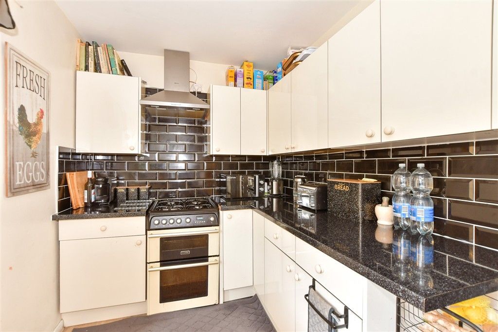 Property photo 1 of 10 Kitchen