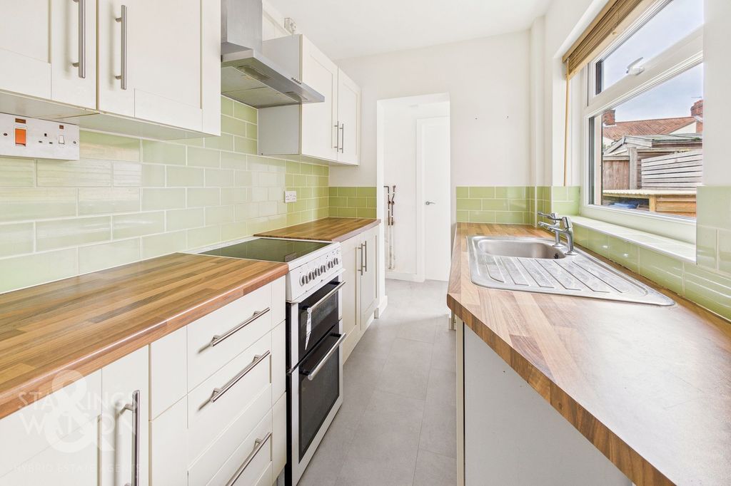 Property photo 3 of 14