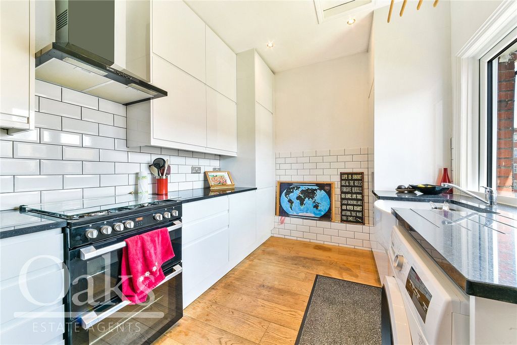 Property photo 3 of 10 Kitchen