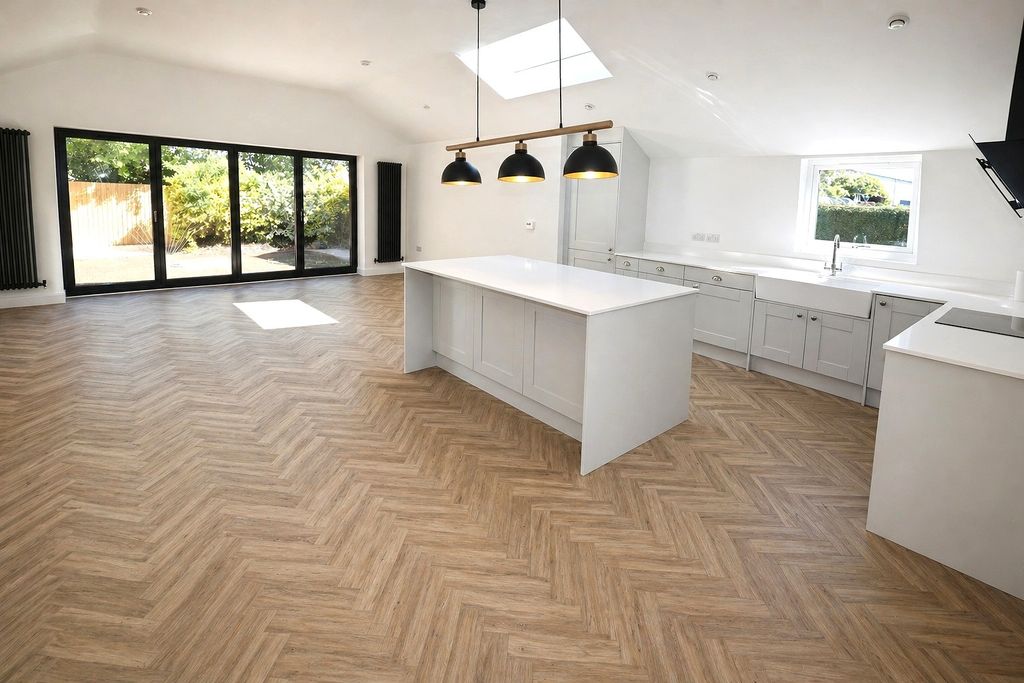 Property photo 1 of 19 5136481