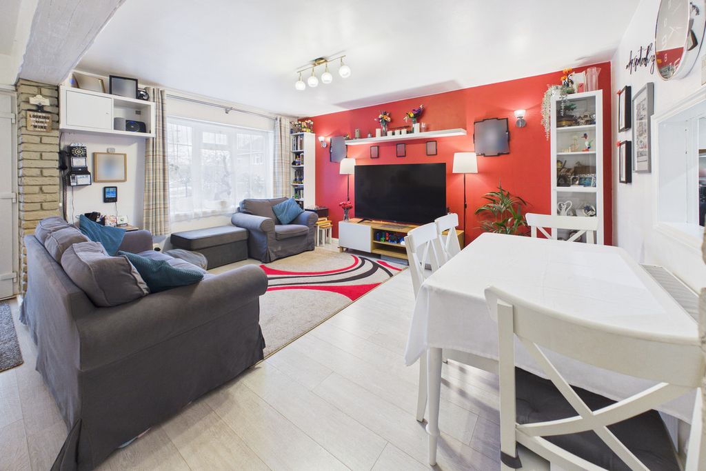 Property photo 2 of 18