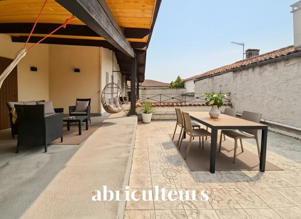Property photo 1 of 13 House With 45 m² Terrace For Sale In Cognac (16100)