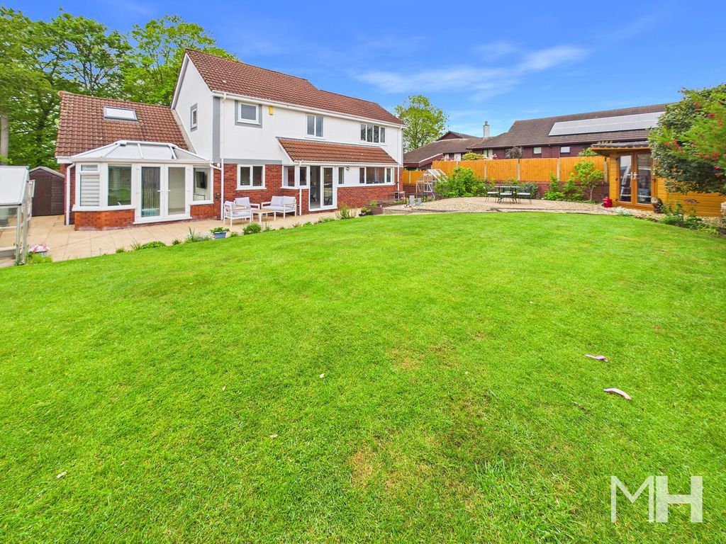 Property photo 2 of 32 Rear Garden