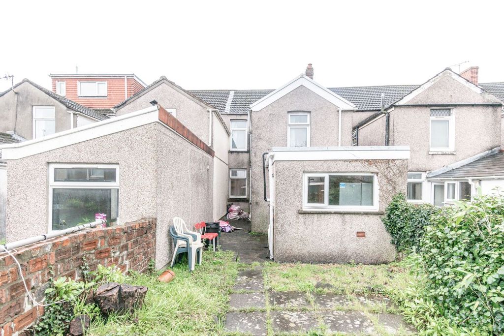 Property photo 2 of 8