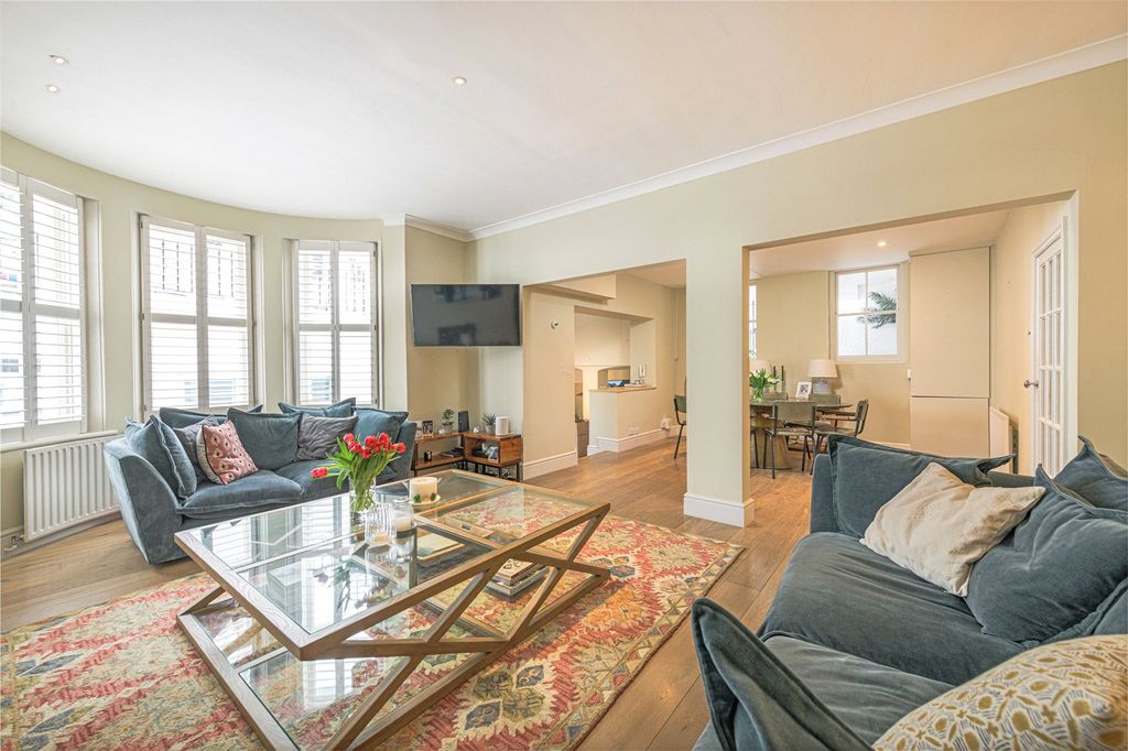 Property photo 2 of 20 Reception