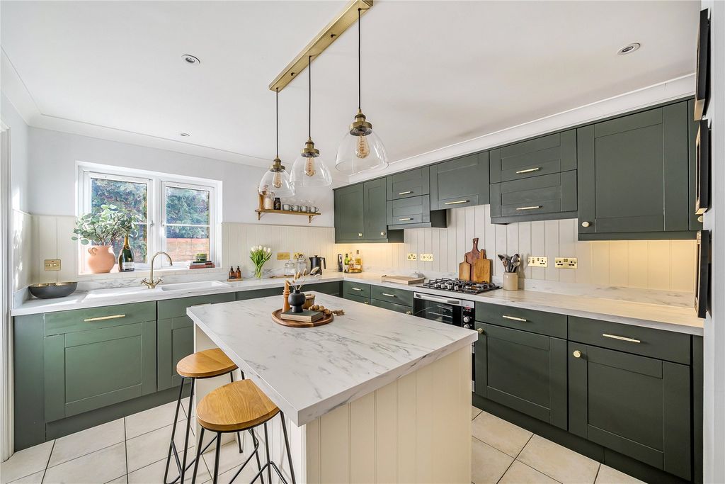 Property photo 2 of 19 Picture No. 12