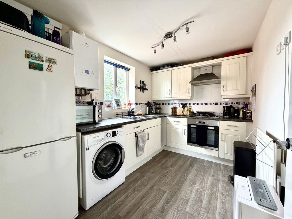 Property photo 2 of 6 Kitchen