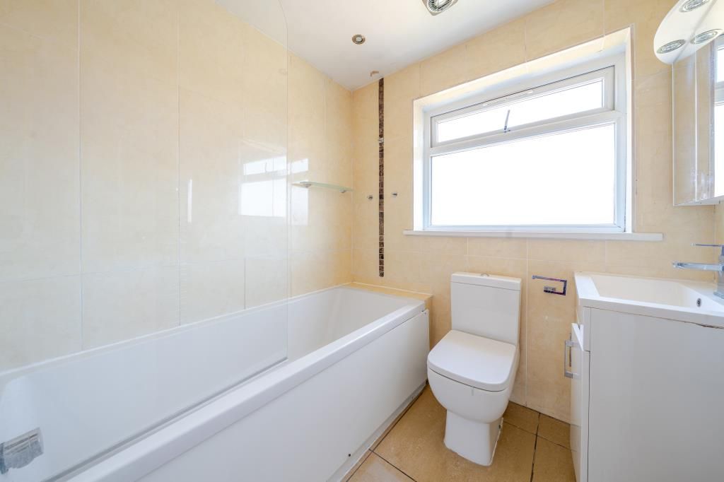 Property photo 3 of 17 Bathroom