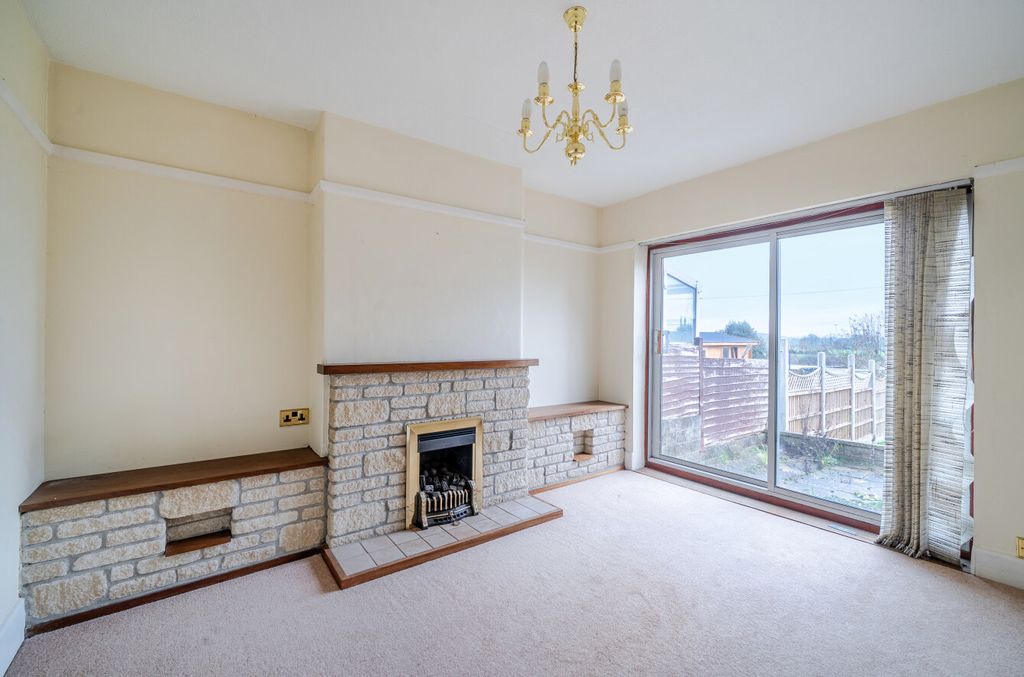 Property photo 2 of 16 1385896-3-693Ff60...