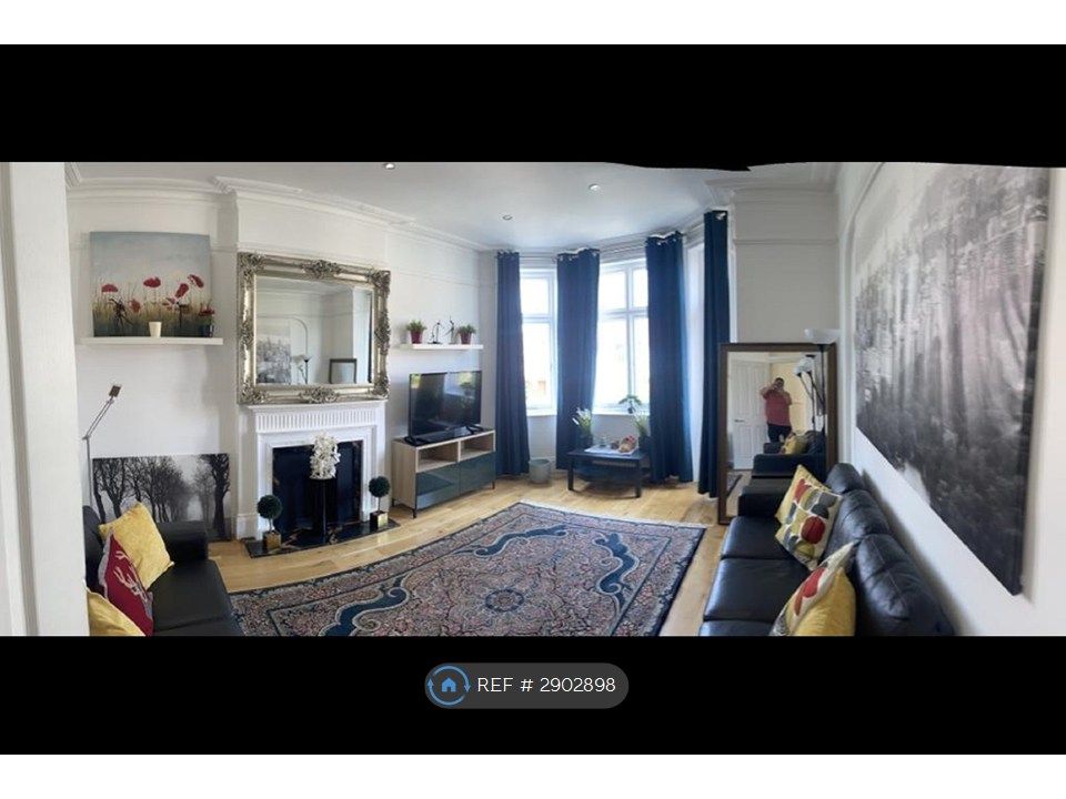 Property photo 2 of 20 Sitting Room