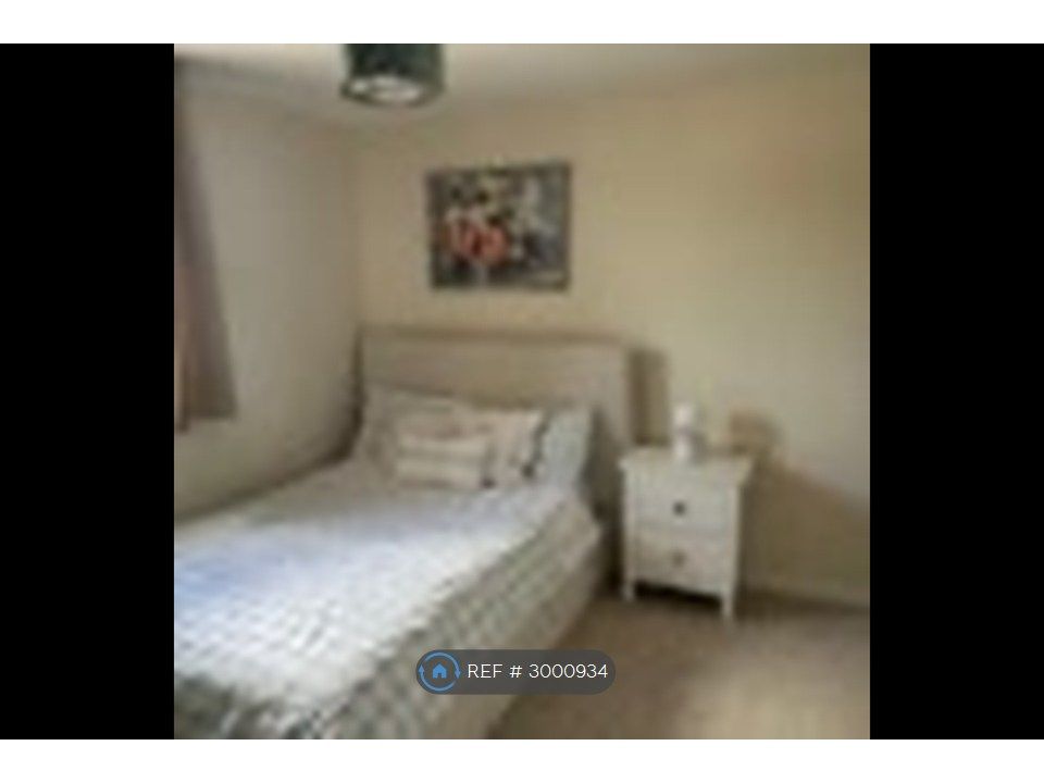 Property photo 3 of 6 Bedroom 1