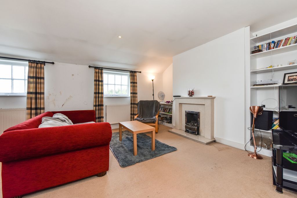 Property photo 3 of 11