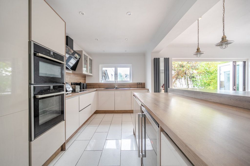 Property photo 3 of 23 Picture No. 19