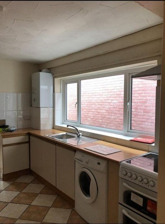 Property photo 3 of 7 Kitchen 1