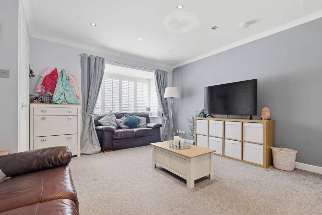 Property photo 2 of 33