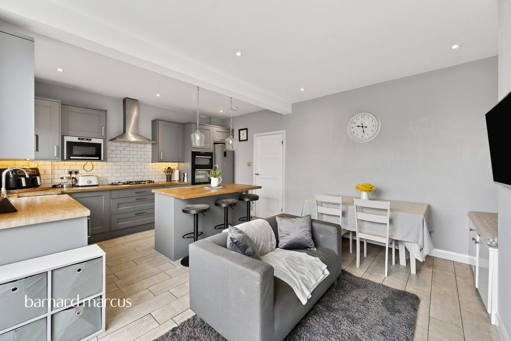 Property photo 2 of 13