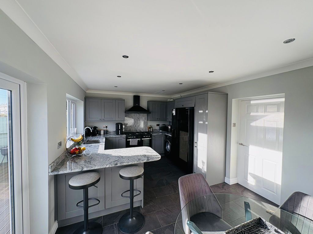 Property photo 3 of 14 3408C01B-7223-42E3-8225-72261F8859Fc