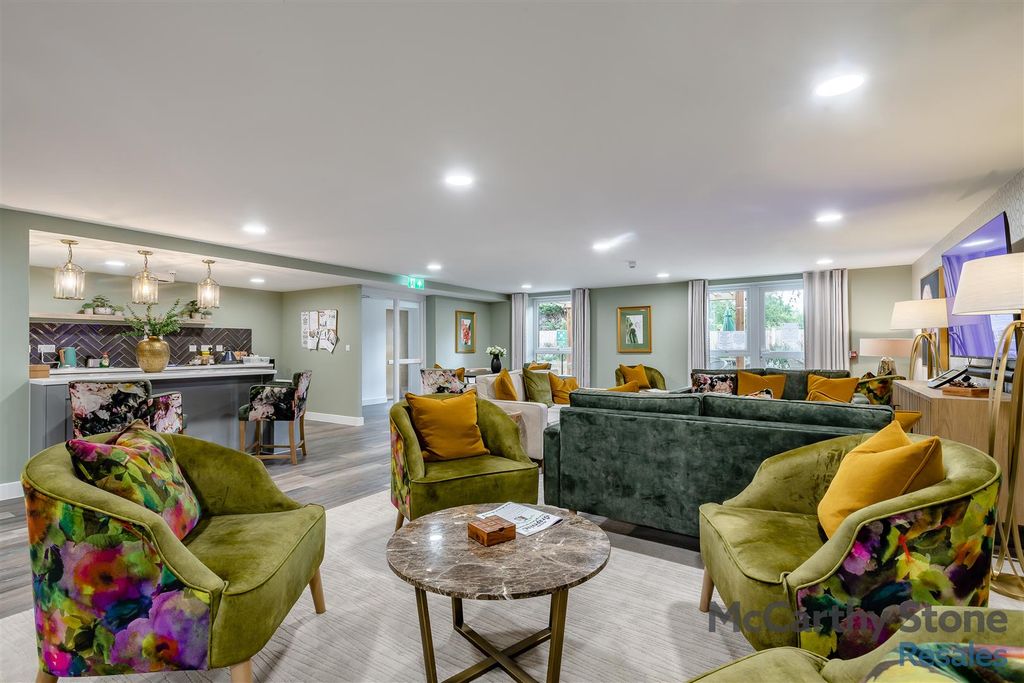 Property photo 2 of 18 8651159-Interior19.Jpg