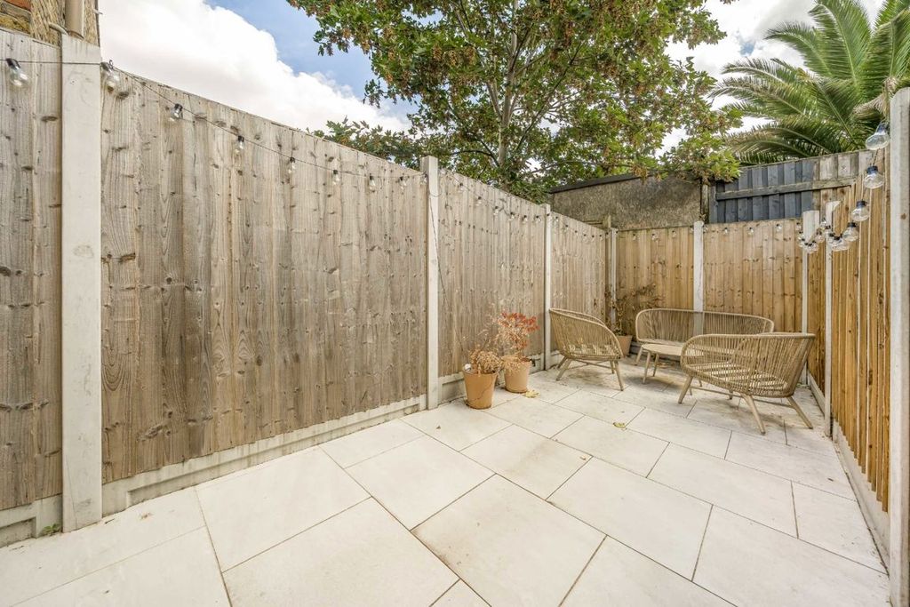 Property photo 3 of 6